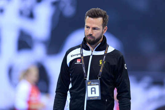 Sveriges förbundskapten Henrik Signell i matchen mellan