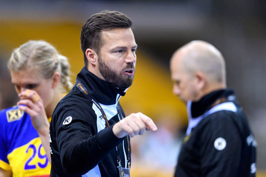 Sveriges förbundskapten Henrik Signell i matchen mellan