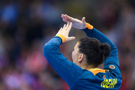 Sveriges Filippa Idéhn gör tecken för time-out i matchen