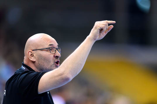 Polens förbundskapten Leszek Krowicki i matchen mellan