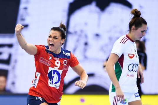 Norges Nora Mørk jublar i matchen mellan Norge och Ungern