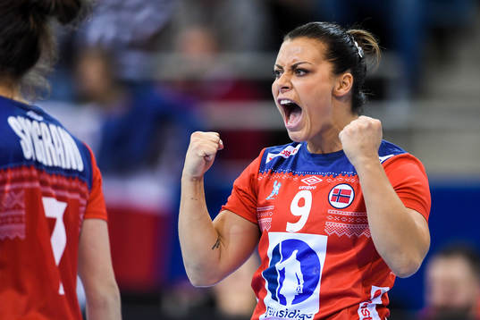 Norges Nora Mørk jublar i matchen mellan Norge och Ungern