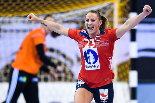 Norges Camilla Herrem jublar i matchen mellan Norge och