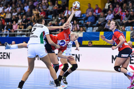 Norges Stine Bredal Oftedal i matchen mellan Norge och
