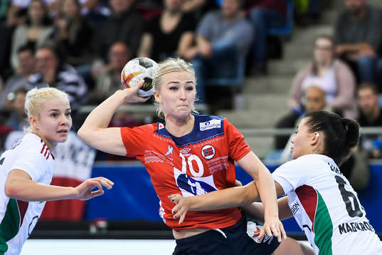 Norges Stine Bredal Oftedal i matchen mellan Norge och