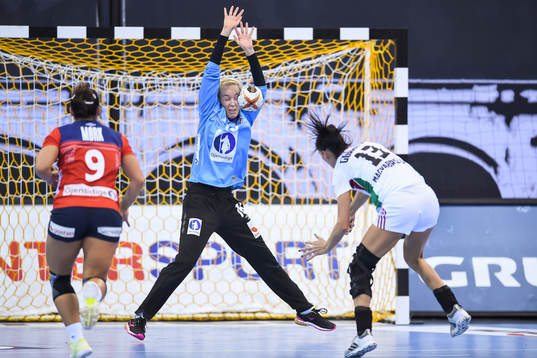 Norges målvakt Katrine Lunde i matchen mellan Norge och