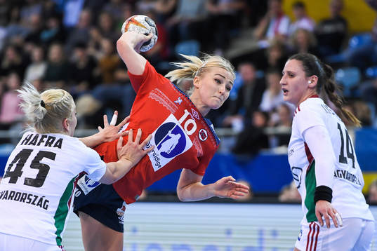 Norges Stine Bredal Oftedal i matchen mellan Norge och