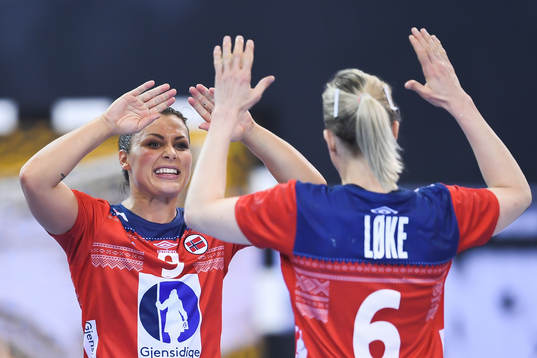 Norges Nora Mørk och Heidi Løke jublar