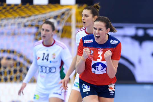 Norges Emelie Hegh jublar i matchen mellan Norge och Ungern