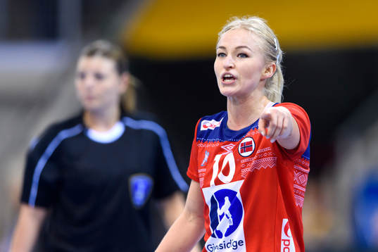 Norges Stine Bredal Oftedal i matchen mellan Norge och