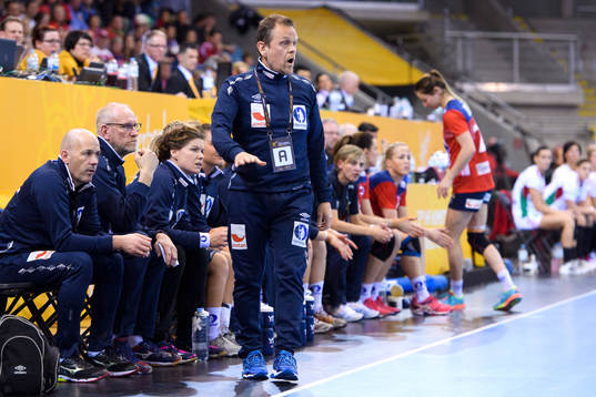 Norges förbundskapten Thorir Hergeirsson i matchen mellan
