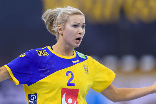 Sveriges Ulrika Toft Hansen reagerar i matchen mellan