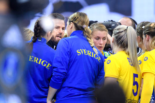 Sveriges förbundskapten Henrik Signell och Isabelle