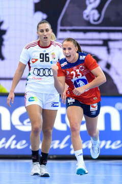 Norges Camilla Herrem jublar i matchen mellan Norge och