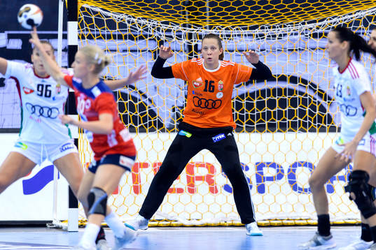 Ungerns målvakt Blanka Biro i matchen mellan Norge och