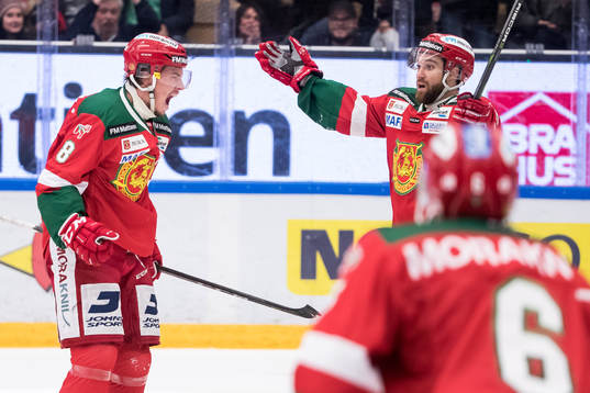 Moras Robin Johansson jublar