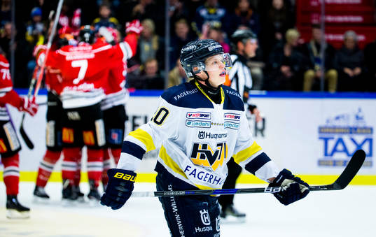 s Lawrence Pilut deppar vid 0-2 målet