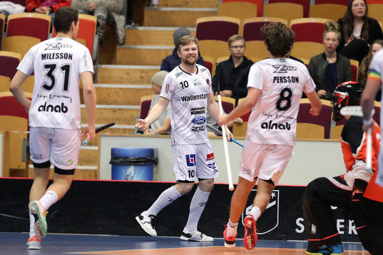 Pixbos Max Wahlgren jublar