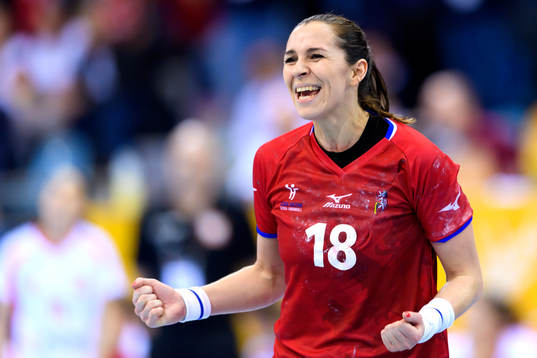 Tjeckiens Iveta Luzumova jublar i matchen mellan Polen och
