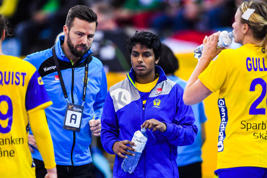 Sveriges förbundskapten Henrik Signell och Loui Sand