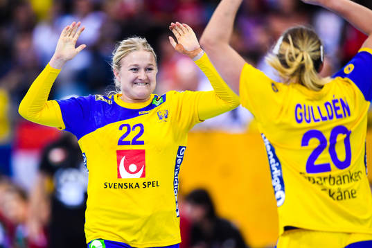 Sveriges Hanna Blomstrand jublar med Isabelle Gulldén