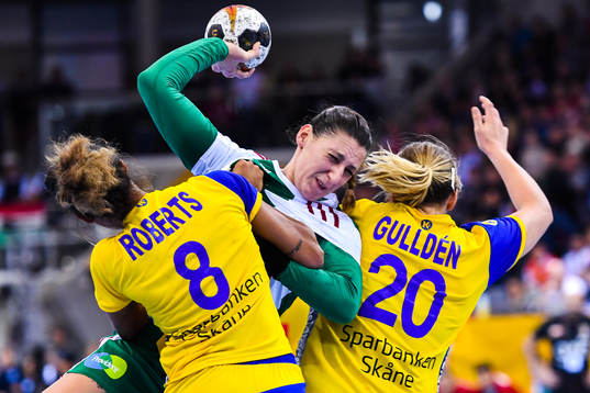 Sveriges Jamina Roberts och Isabelle Gulldén försvarar