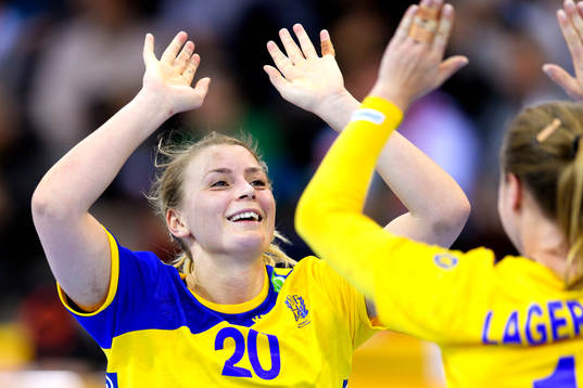Sveriges Isabelle Gulldén jublar i matchen mellan Ungern