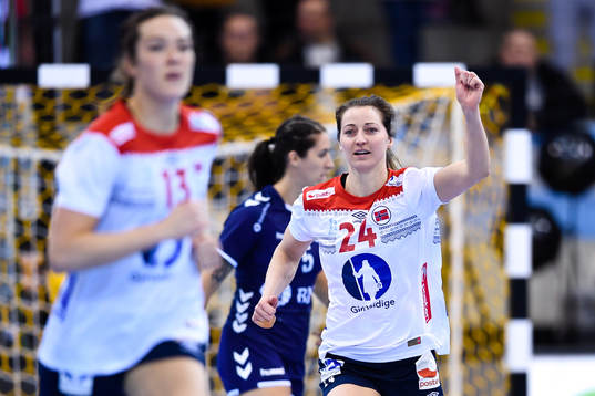 Norges Sanna Charlotte Solberg jublar i matchen mellan