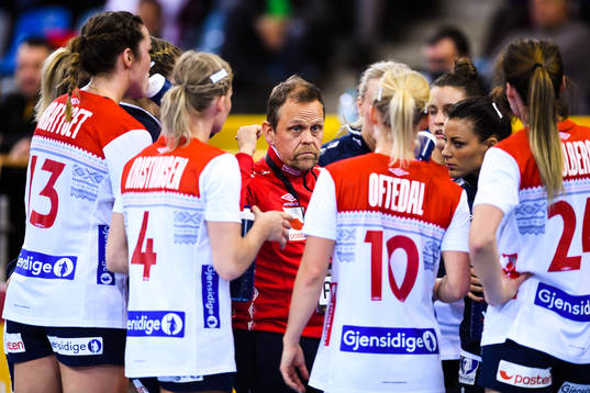 Norges förbundskapten Thorir Hergeirsson i matchen mellan