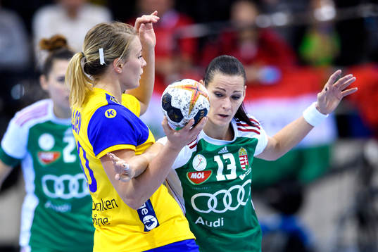 Sveriges Isabelle Gulldén och Ungerns Anita Görbicz i