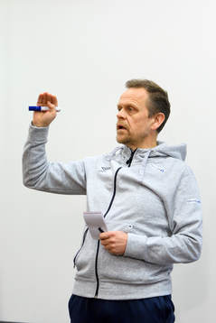 Förbundskapten Thorir Hergeirsson på en pressträff med