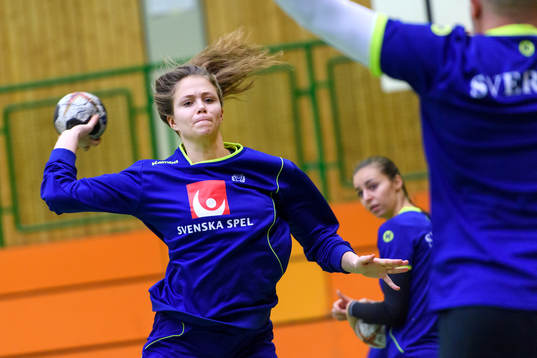 Olivia Mellegård på en träning med det svenska landslaget