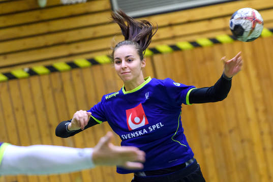 Daniela Gustin på en träning med det svenska landslaget