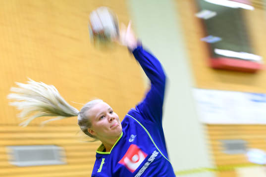 Emma Fernis på en träning med det svenska landslaget