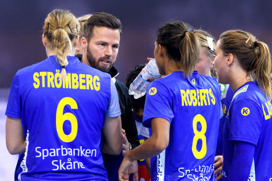 Sveriges förbundskapten Henrik Signell i matchen mellan