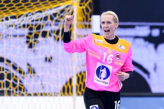 Norges målvakt Katrine Lunde jublar i matchen mellan Norge
