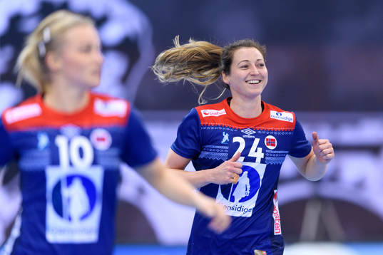 Norges Sanna Charlotte Solberg jublar i matchen mellan