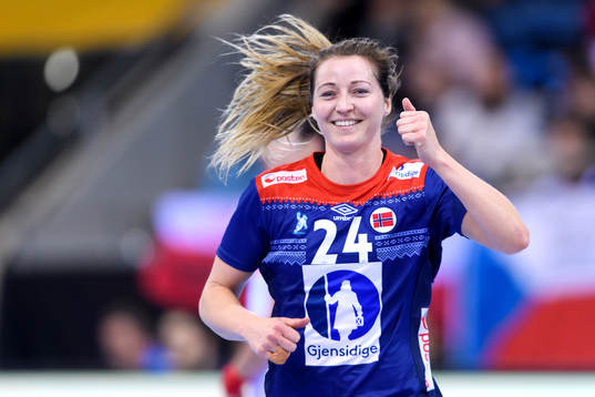 Norges Sanna Charlotte Solberg jublar i matchen mellan