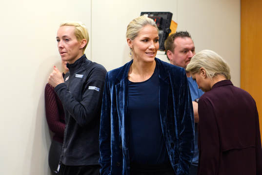 Målvakt Katrine Lunde och Gro Hammerseng på en
