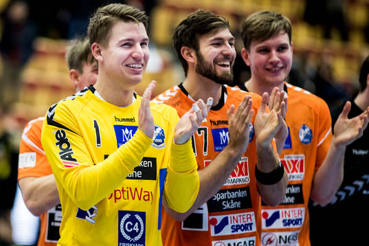 Kristianstads målvakt Leo Larsson jublar
