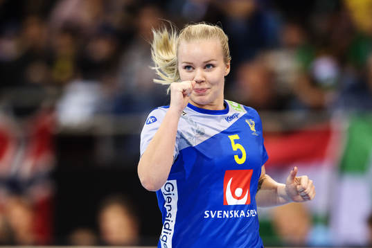 Sveriges Emma Fernis jublar i matchen mellan Sverige och