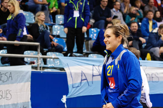Sveriges Sabina Jacobsen lämnar plan