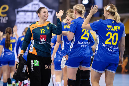 Sveriges Filippa Idéhn jublar med lagkamrater