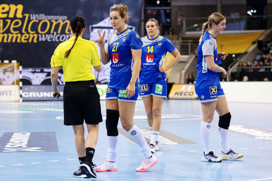 Sveriges Sabina Jacobsen reagerar mot domaren