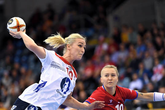 Norges Stine Bredal Oftedal i matchen mellan Tjeckien och