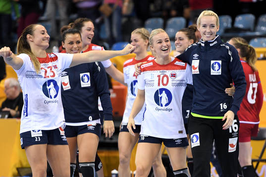 Norges Camilla Herrem, Stine Bredal Oftedal och målvakt