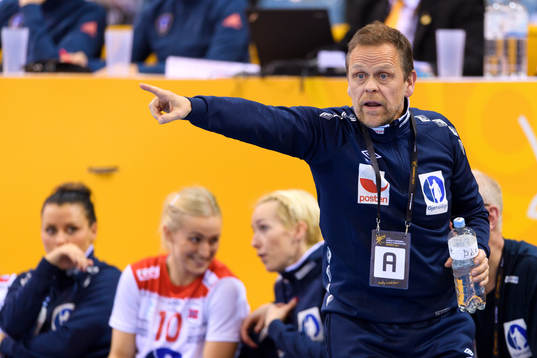 Norges förbundskapten Thorir Hergeirsson i matchen mellan