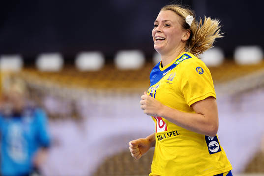 Sveriges Isabelle Gulldén jublar i matchen mellan Norge