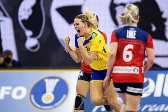 Sveriges Johanna Westberg jublar i matchen mellan Norge och