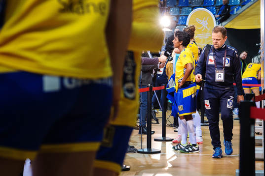 Norges förbundskapten Thorir Hergeirsson i mixade zonen